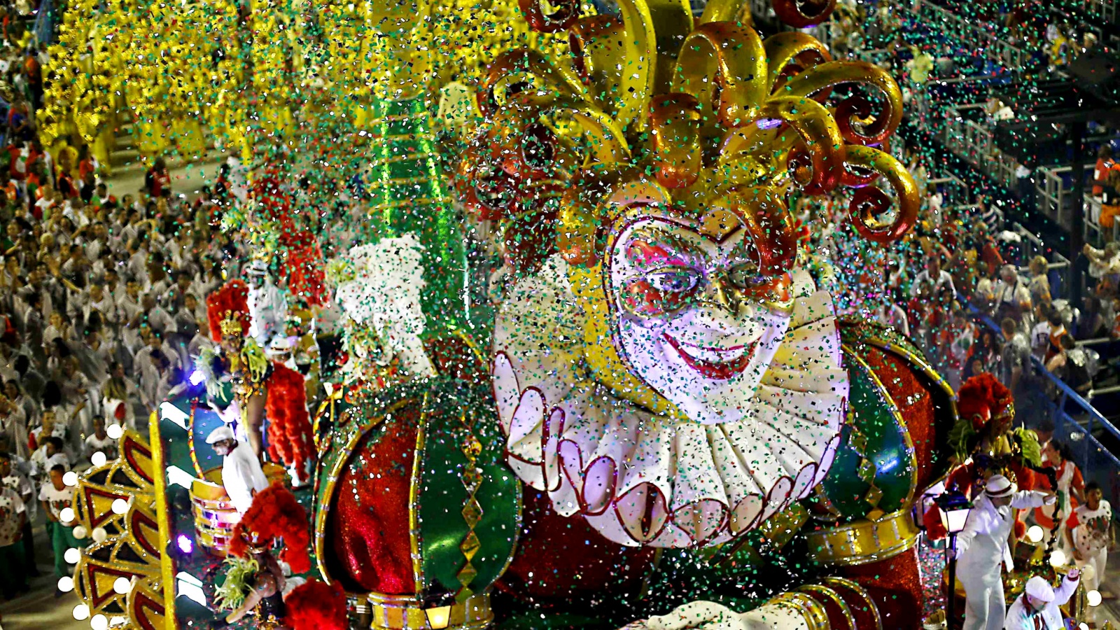 Revellers from the Grande Rio samba school participate in the annual carnival parade in Rio de Janeiro's Sambadrome, February 16, 2015. REUTERS/Ricardo Moraes (BRAZIL - Tags: ENTERTAINMENT SOCIETY)